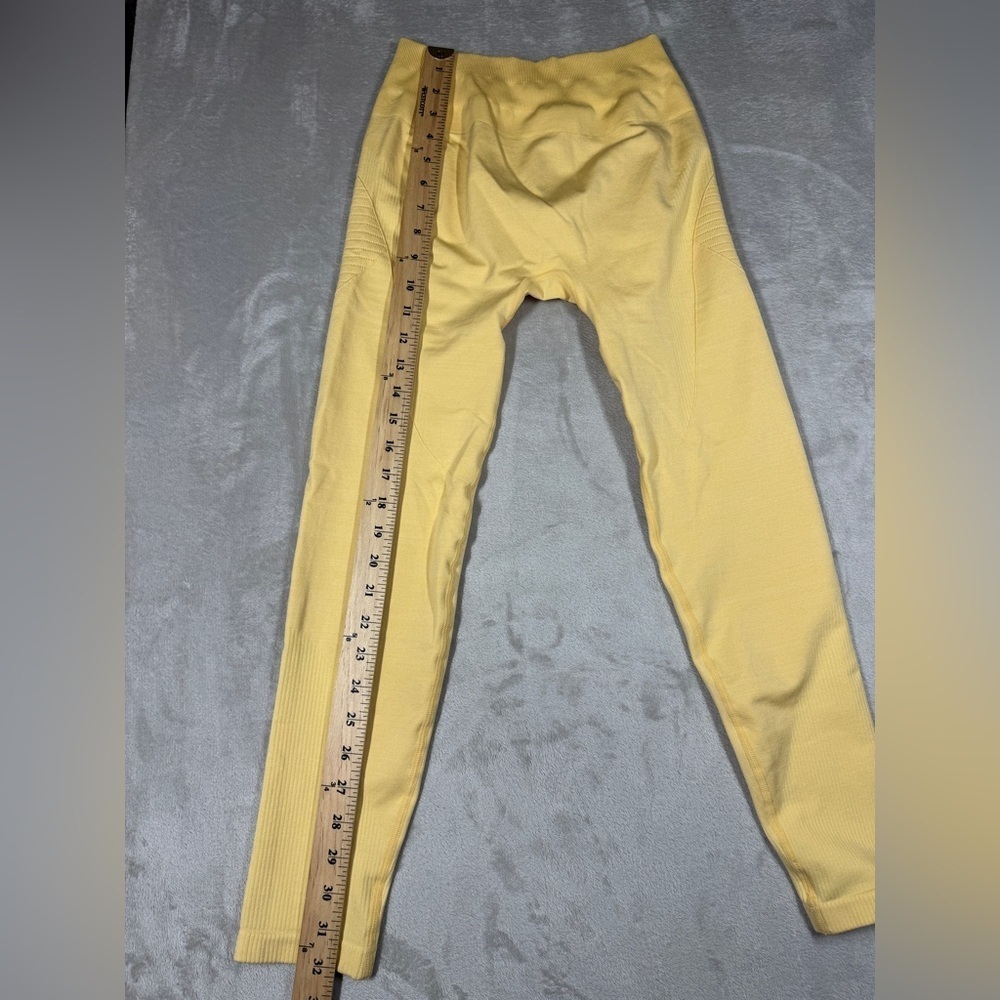 Alphalete Butter Yellow Surge Athletic Gym Leggings Size Medium - Picture 5 of 15